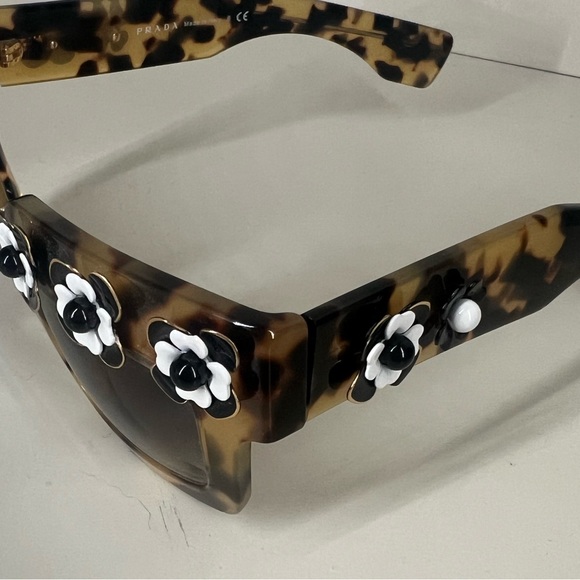 PRADA Tortoise Shell / Grey
Gradient SPR25P Flower Poeme Square LIKE NEW w case - Picture 9 of 14